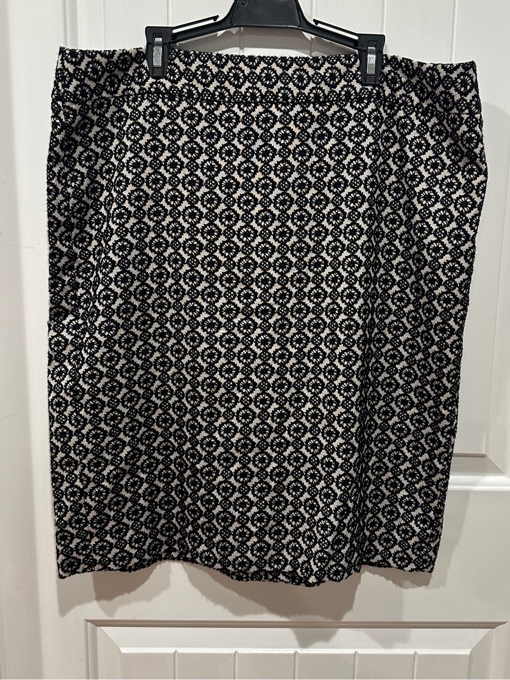 Ann Taylor Black and White Geometric Pencil Skirt